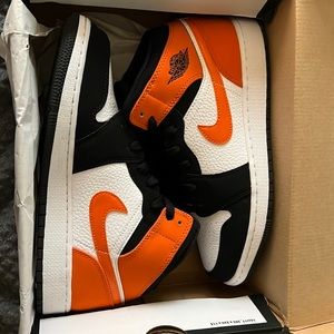 Jordan 1 Mid
